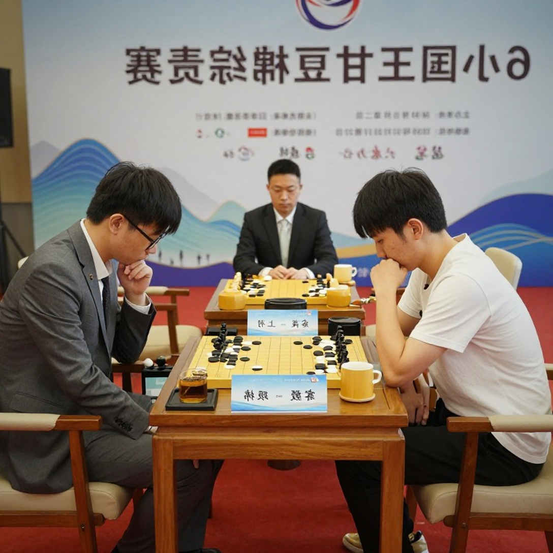 Nước cờ 3.f6 của Carlsen và lời khen hiếm hoi dành cho Sindarov: Khi nhà vua nhìn thấy điều gì đó