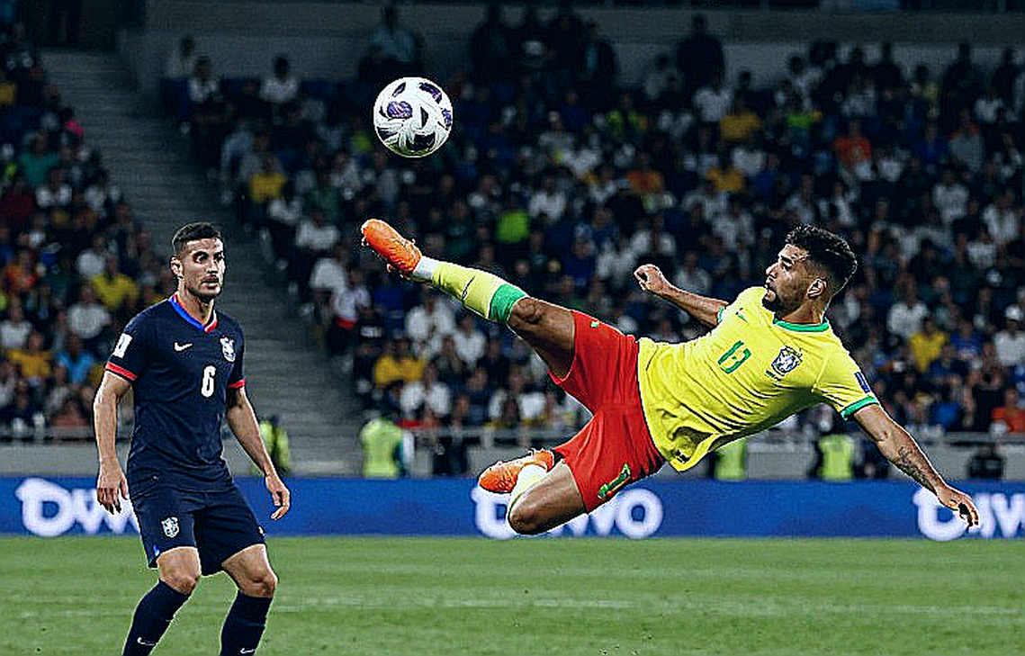 U15 Việt Nam ở Azerbaijan: luật 8 đấu 8 đang thưởng cho kẻ dám sút trước