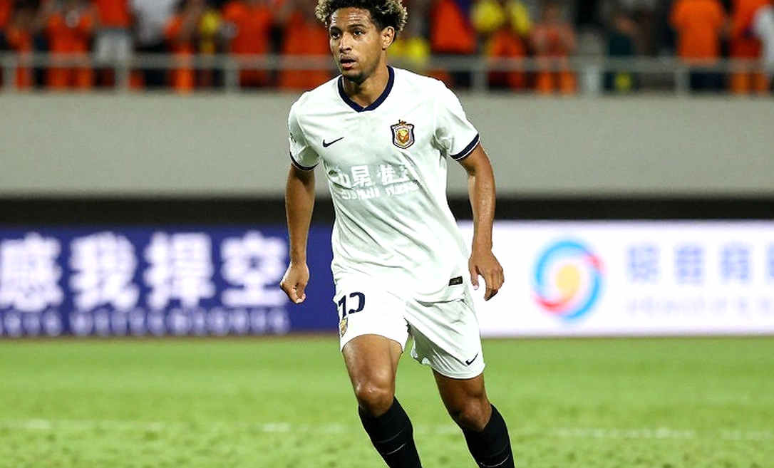 Vietnam vs Thailand in Bandung: The Space Behind the Defensive Line and the Error Named Xuan Son Vietnam vs Thailand in Bandung: The Space Behind the Defensive Line and the Error Named Xuan Son