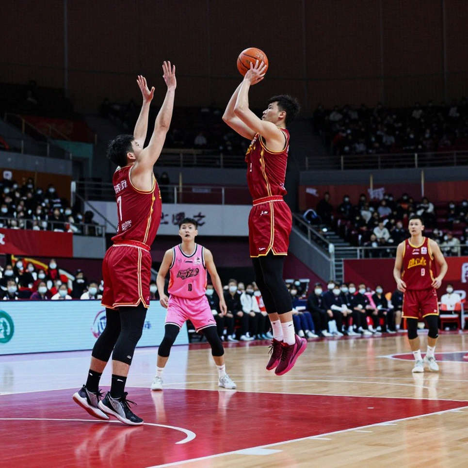 Tân binh số 8 bị gạt khỏi Hornets một ngày sau khi đổi chủ: Bản án của một hậu vệ nhỏ con