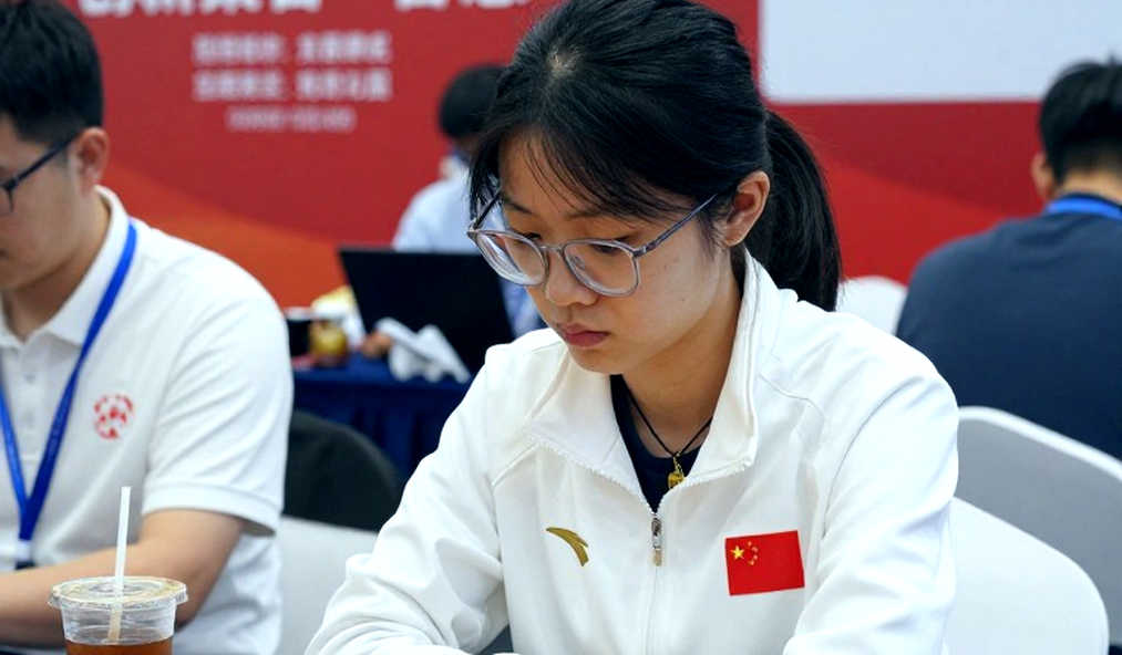 Bàn cờ trống: báo cáo cờ vua tám chiều đầy khung, rỗng toàn bộ nước cờ Bàn cờ trống: báo cáo cờ vua tám chiều đầy khung, rỗng toàn bộ nước cờ