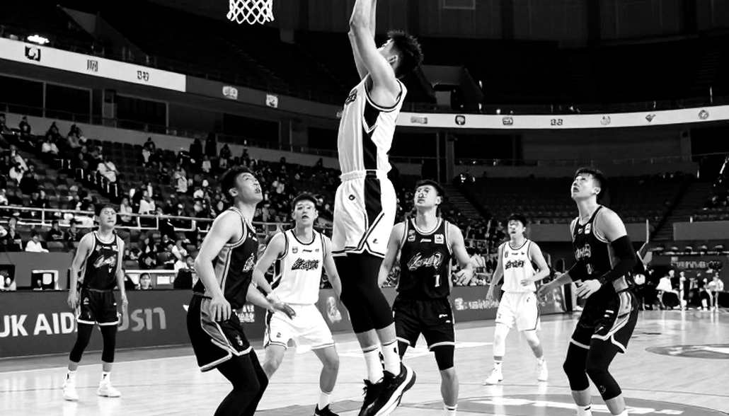 Zalgiris Kaunas lo ngại trước chấn thương gân kheo của Saben Lee, ảnh hưởng đến mùa giải EuroLeague