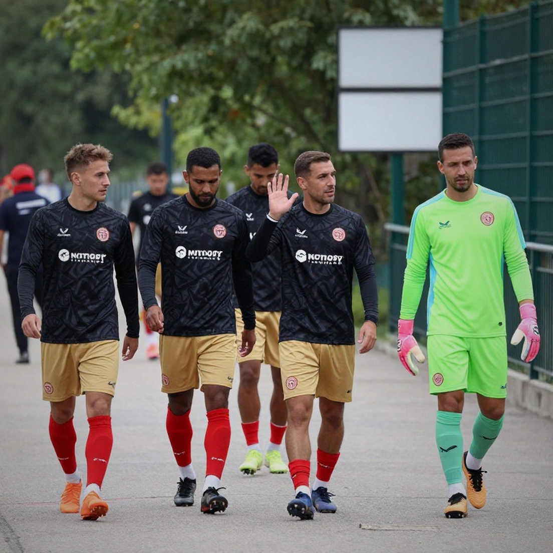 Malaysia thắng Singapore 6-0 rồi bị loại: nghịch lý trên sân cỏ và bài kiểm tra đang chờ tuyển Việt Nam