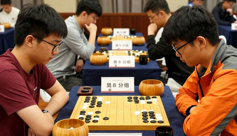 GCL 2026: Nepomniachtchi làm Carlsen khiếp sợ trước khi vượt qua Sindarov trên đồng hồ