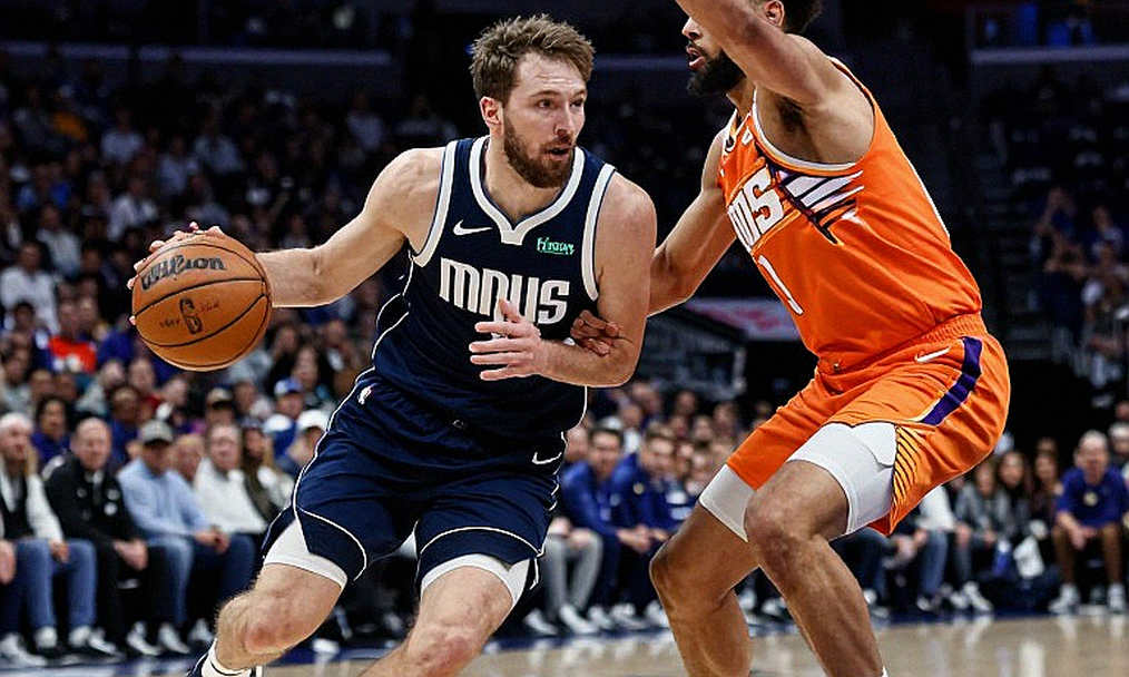 Gã khổng lồ ngủ quên: Luật chơi mới đang âm thầm tháo dỡ các đế chế NBA